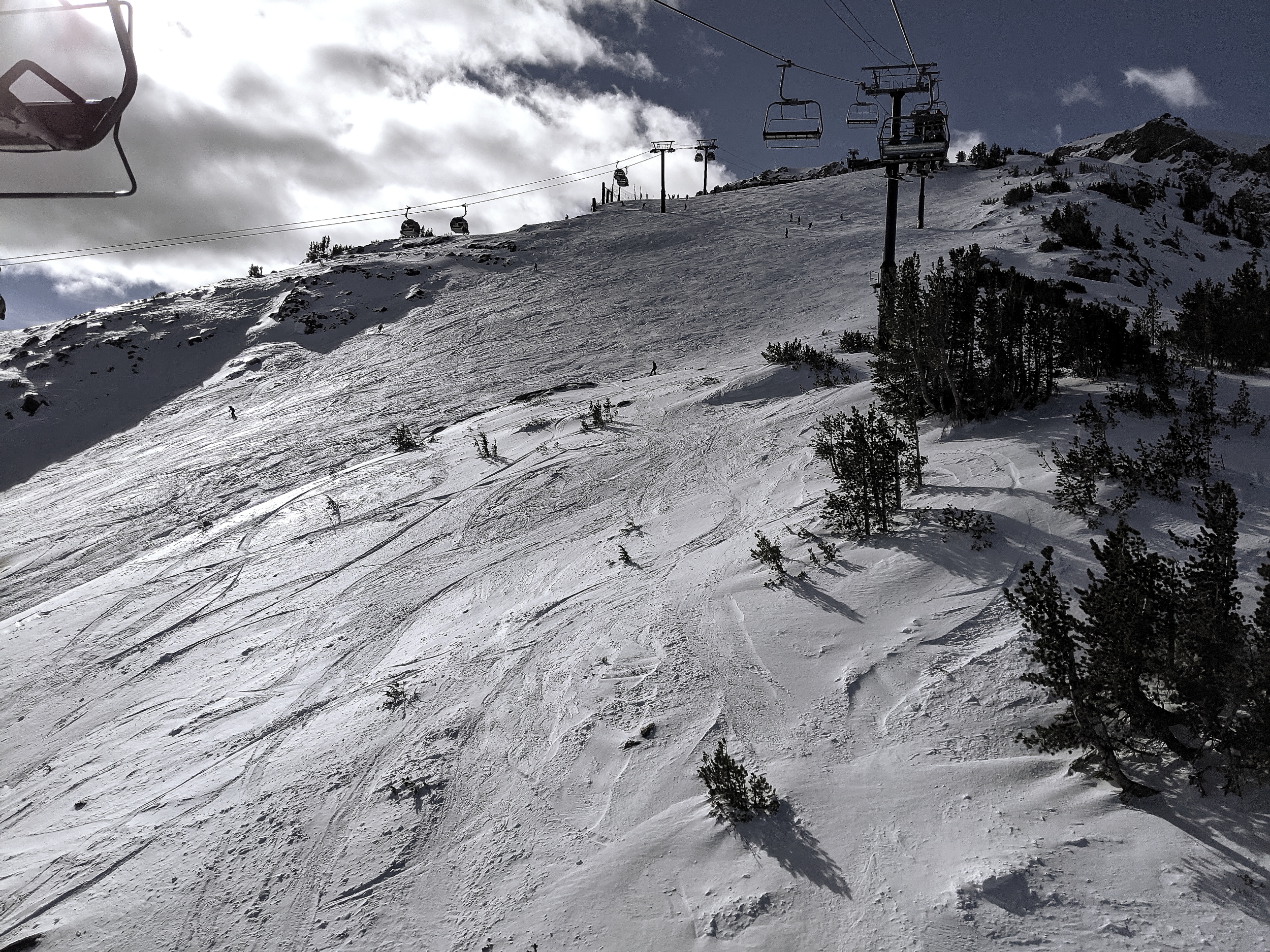 Read more about the article Photo Snow Report from 11-10-21 out on Mammoth Mountain
