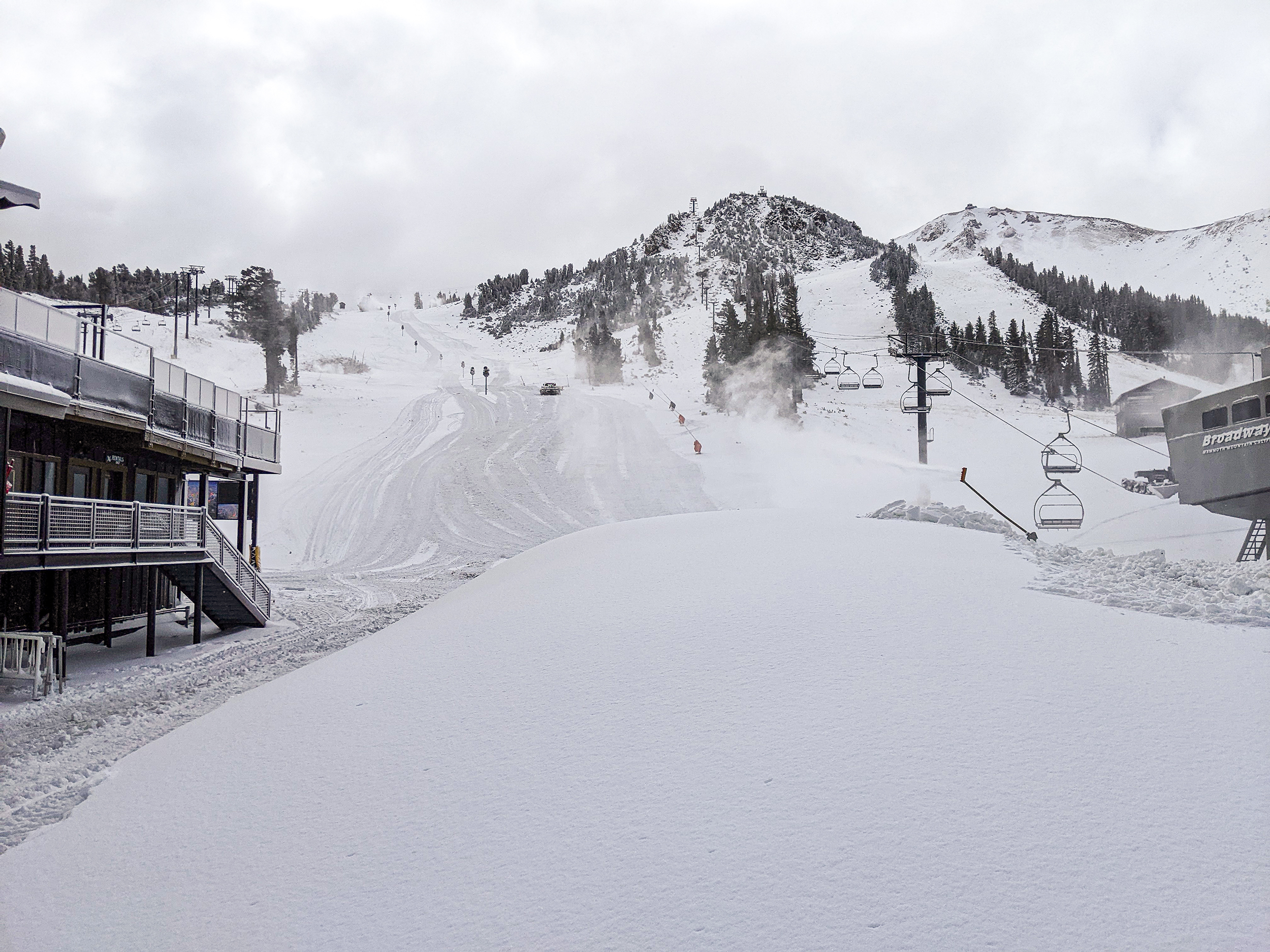 Read more about the article Mammoth Mountain Photo Snow Report – November 3rd, 2022