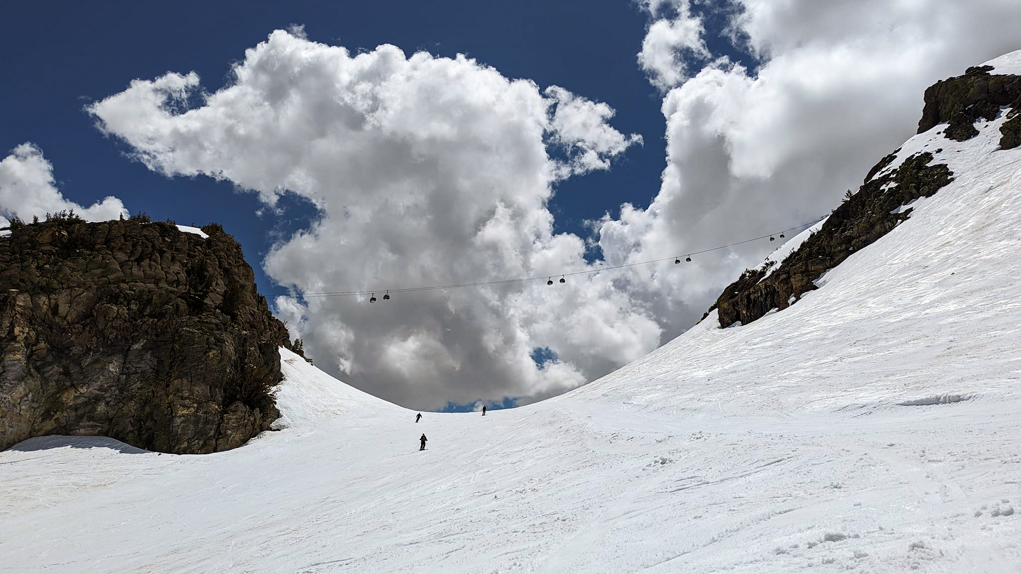 Late May Skiing on Mammoth Mountain - Photo from Benjamin Thompson